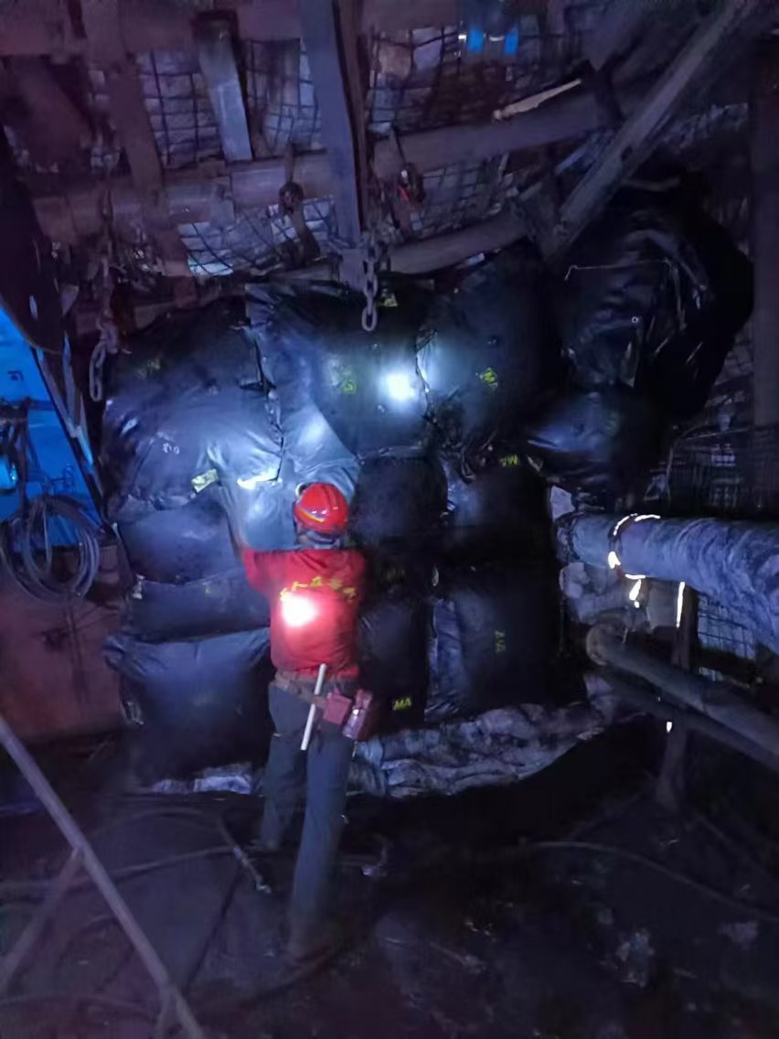 抗撕裂抗沖擊積木式堆碼摞起來(lái)礦用柔性塑料涂覆布充氣氣垛礦用充氣氣垛礦用充氣囊袋密閉墻好用嗎？